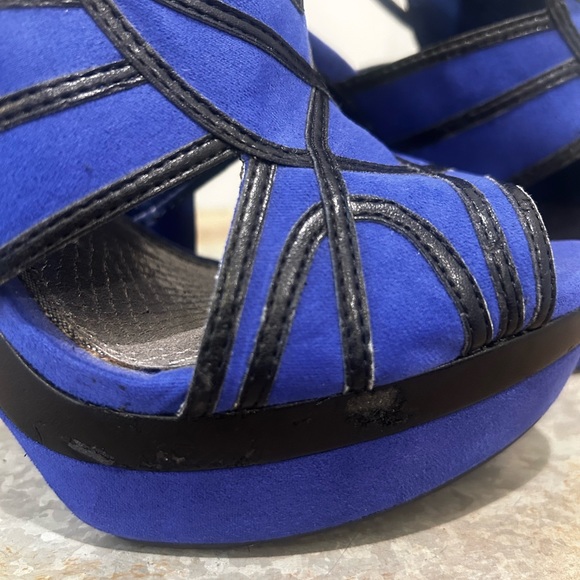 Sexy Stappy Ankle Indigo Suede Platform Heel. 5” heel. Size 9 - Picture 4 of 8